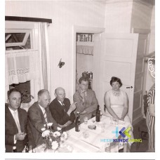 1964 Douane Schipperfeestje in de woning van de Kok aan de waterkant uiters links deh. Broekhuizen -rechts Hendrien van der Laag-Damen Coll. HKR (1)